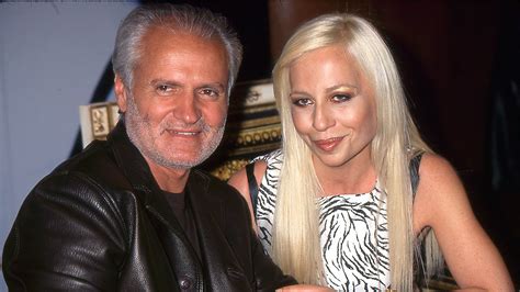 donatella versace succo di frutta|donatella versace sister.